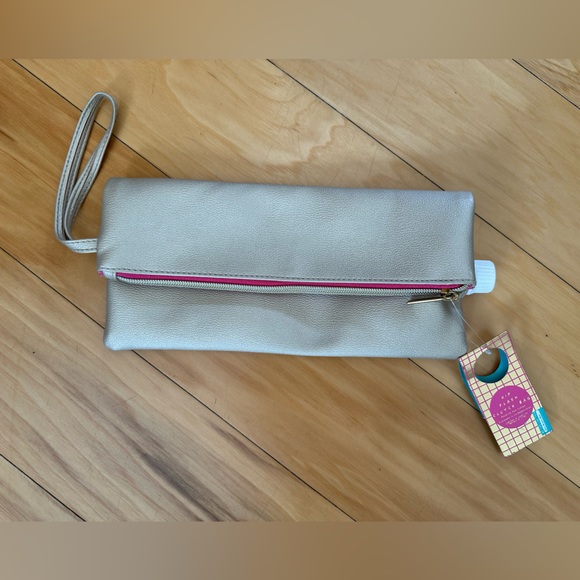 Hidden Flask Clutch NWT - Picture 2 of 5